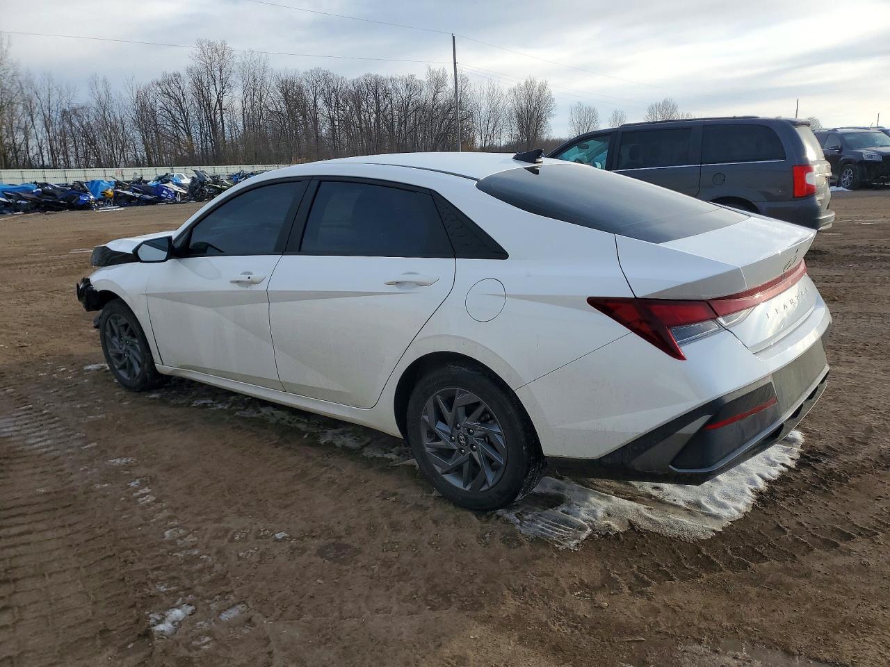 2024 HYUNDAI ELANTRA SEL photo 3
