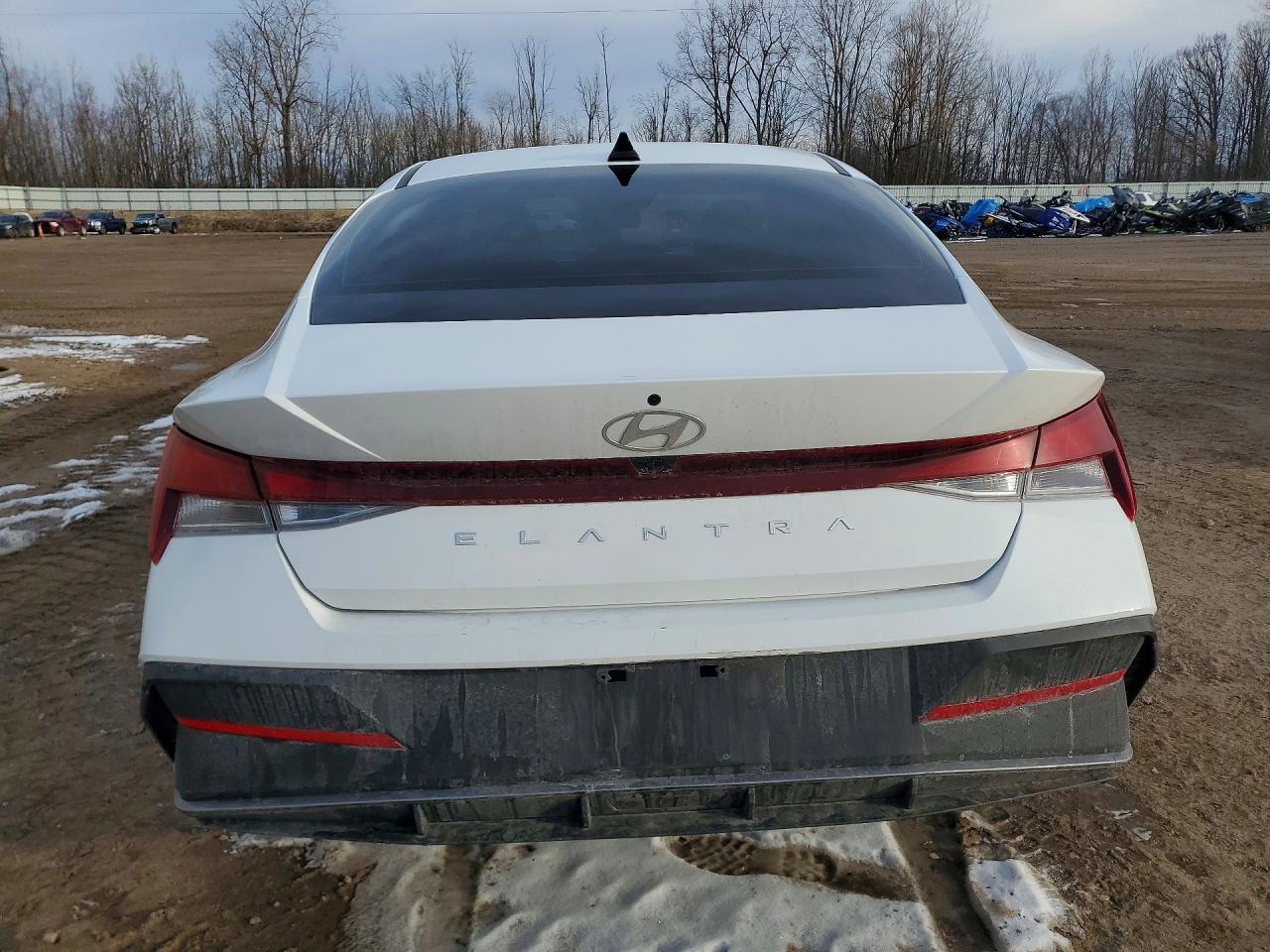 2024 HYUNDAI ELANTRA SEL photo 11