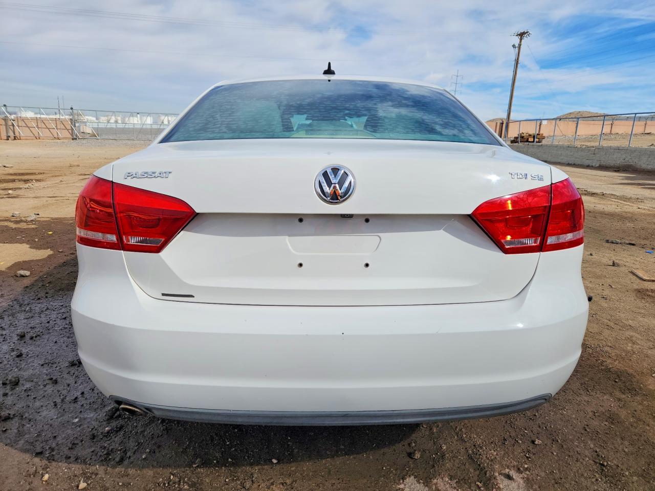 2014 VOLKSWAGEN PASSAT SE photo 16