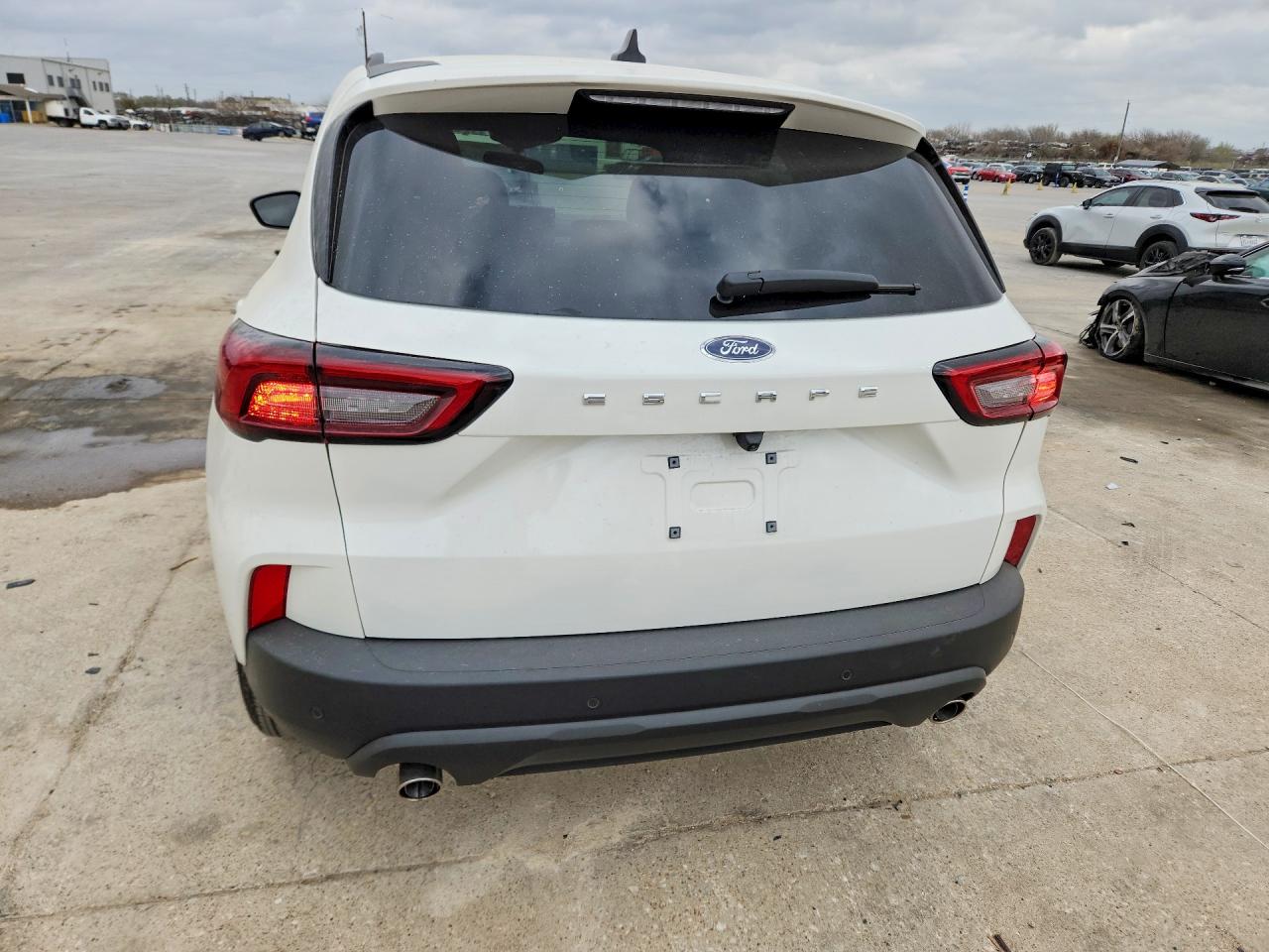 2025 FORD ESCAPE ST LINE photo 6