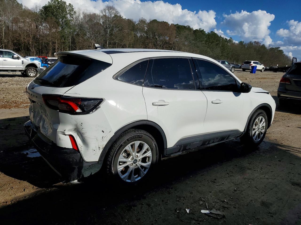 2025 FORD ESCAPE ACTIVE photo 3