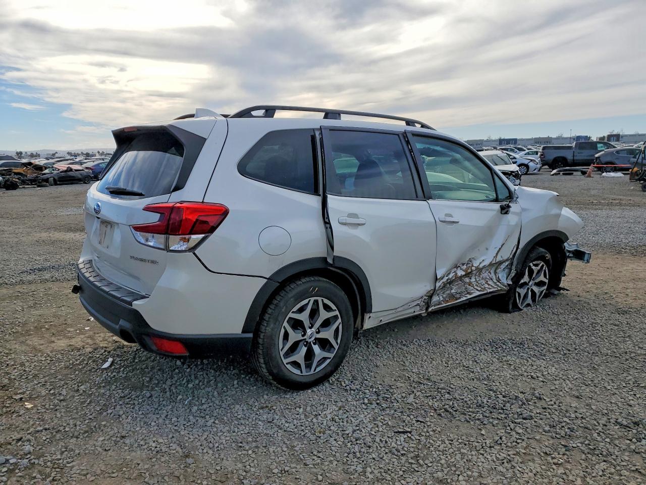 2022 SUBARU FORESTER PREMIUM photo 5