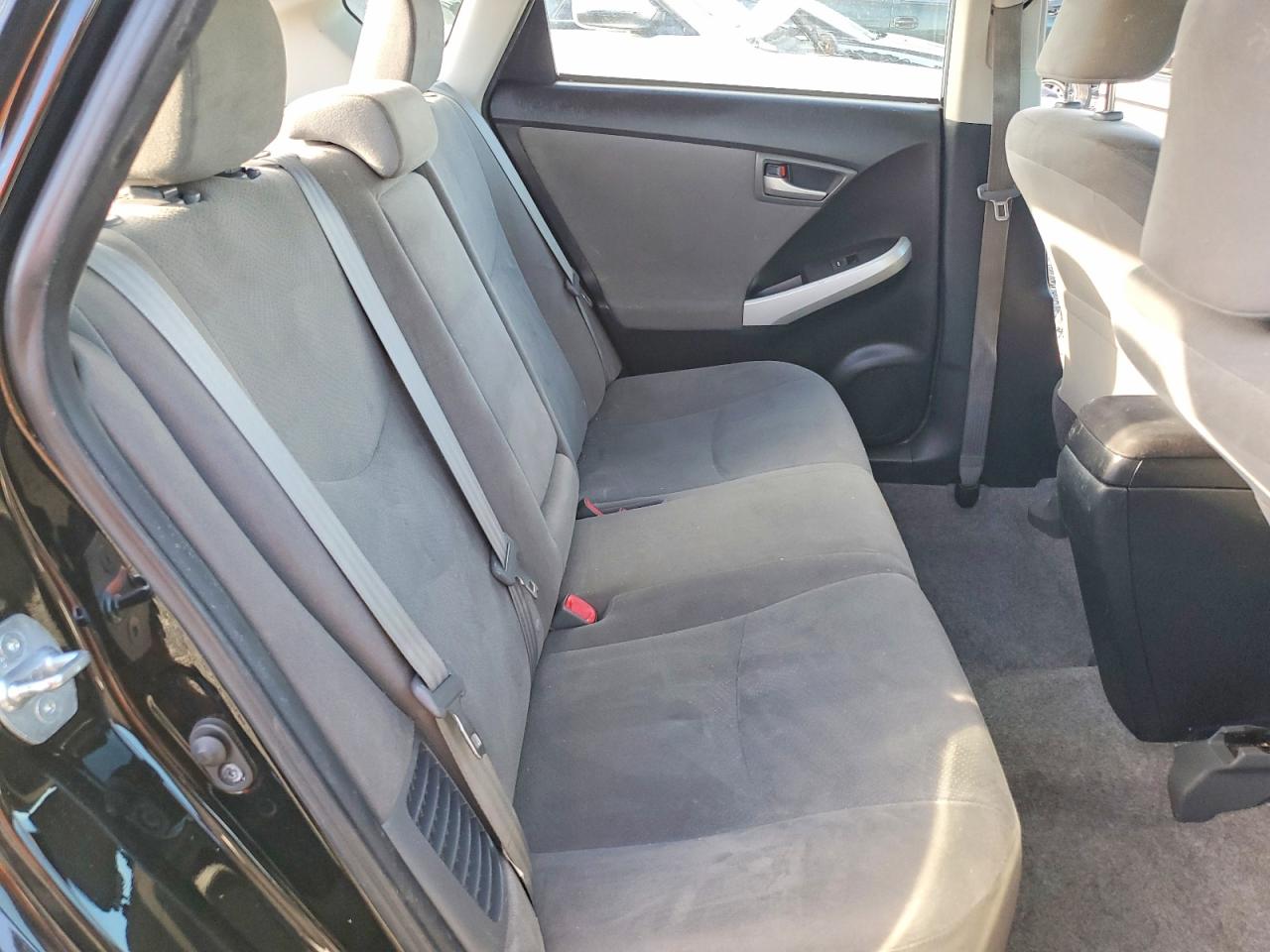 2015 TOYOTA PRIUS TWO photo 19