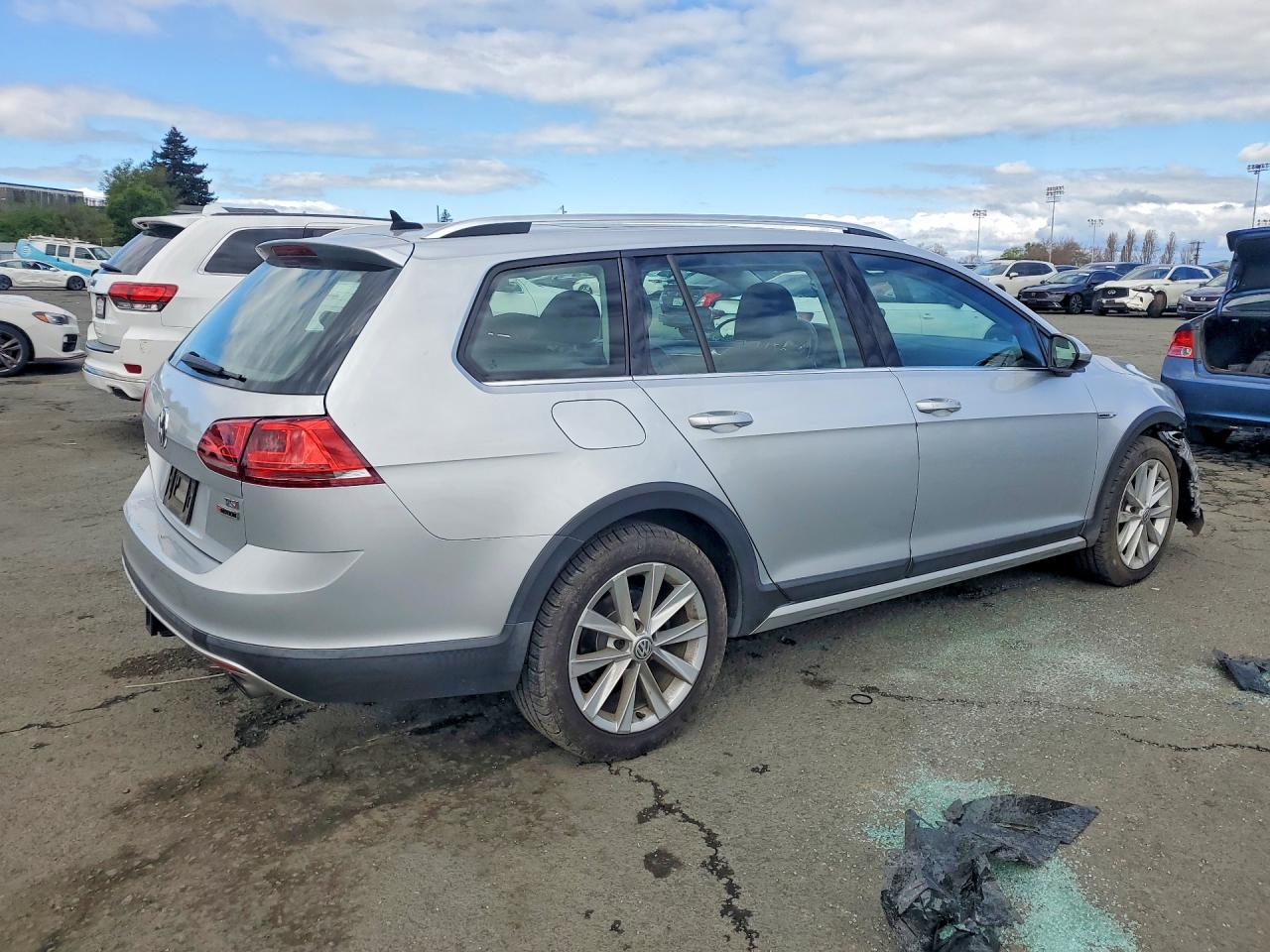 2017 VOLKSWAGEN GOLF ALLTRACK S photo 3