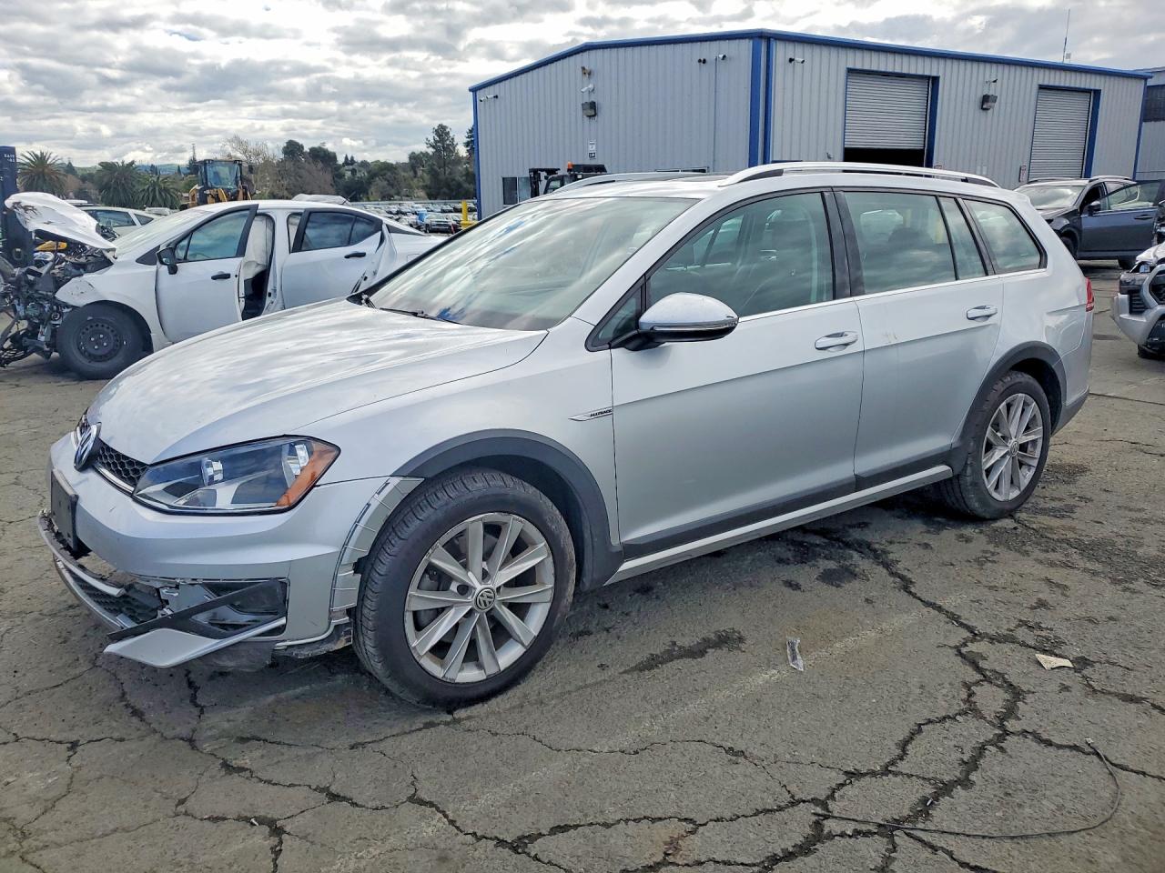 2017 VOLKSWAGEN GOLF ALLTRACK