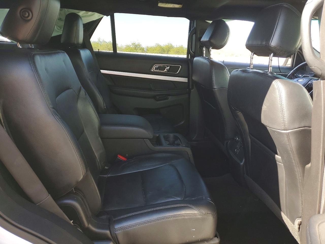 2016 FORD EXPLORER XLT photo 31