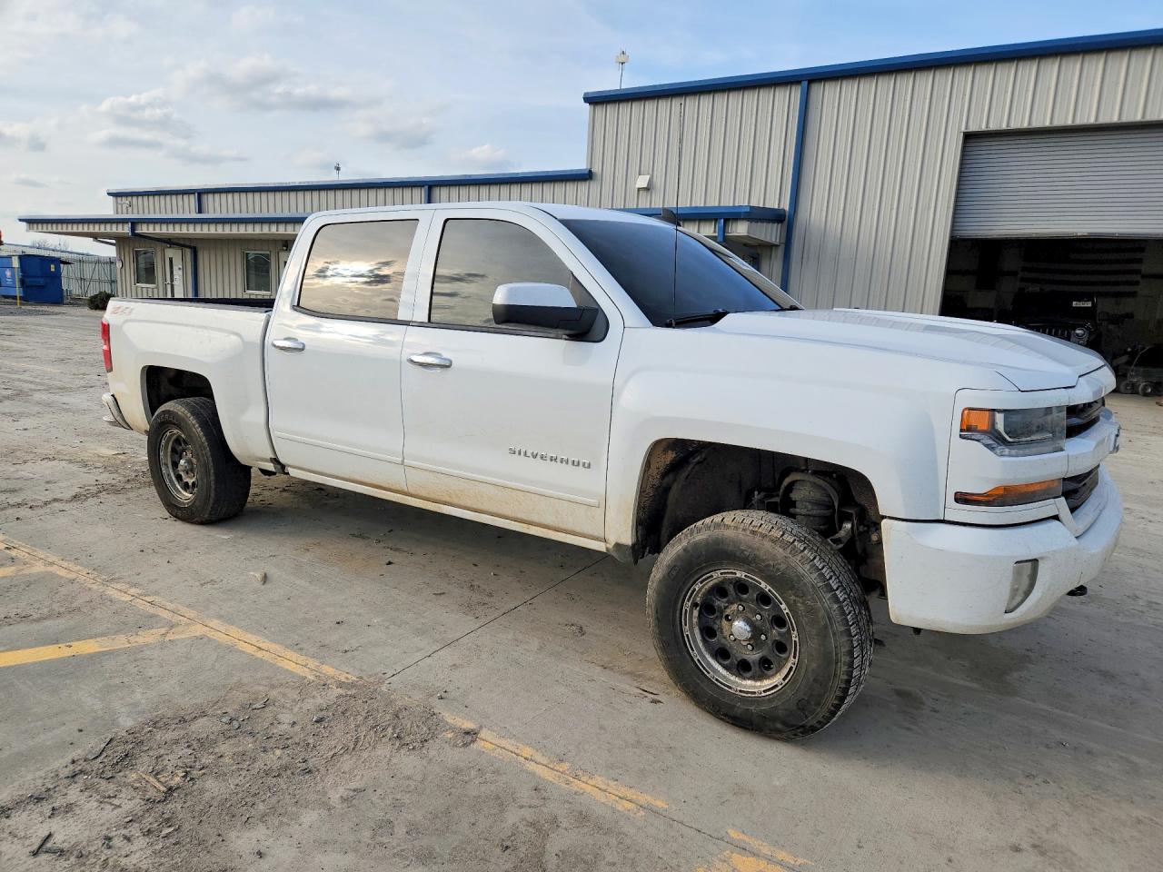 2016 CHEVROLET SILVERADO K1500 LT photo 4