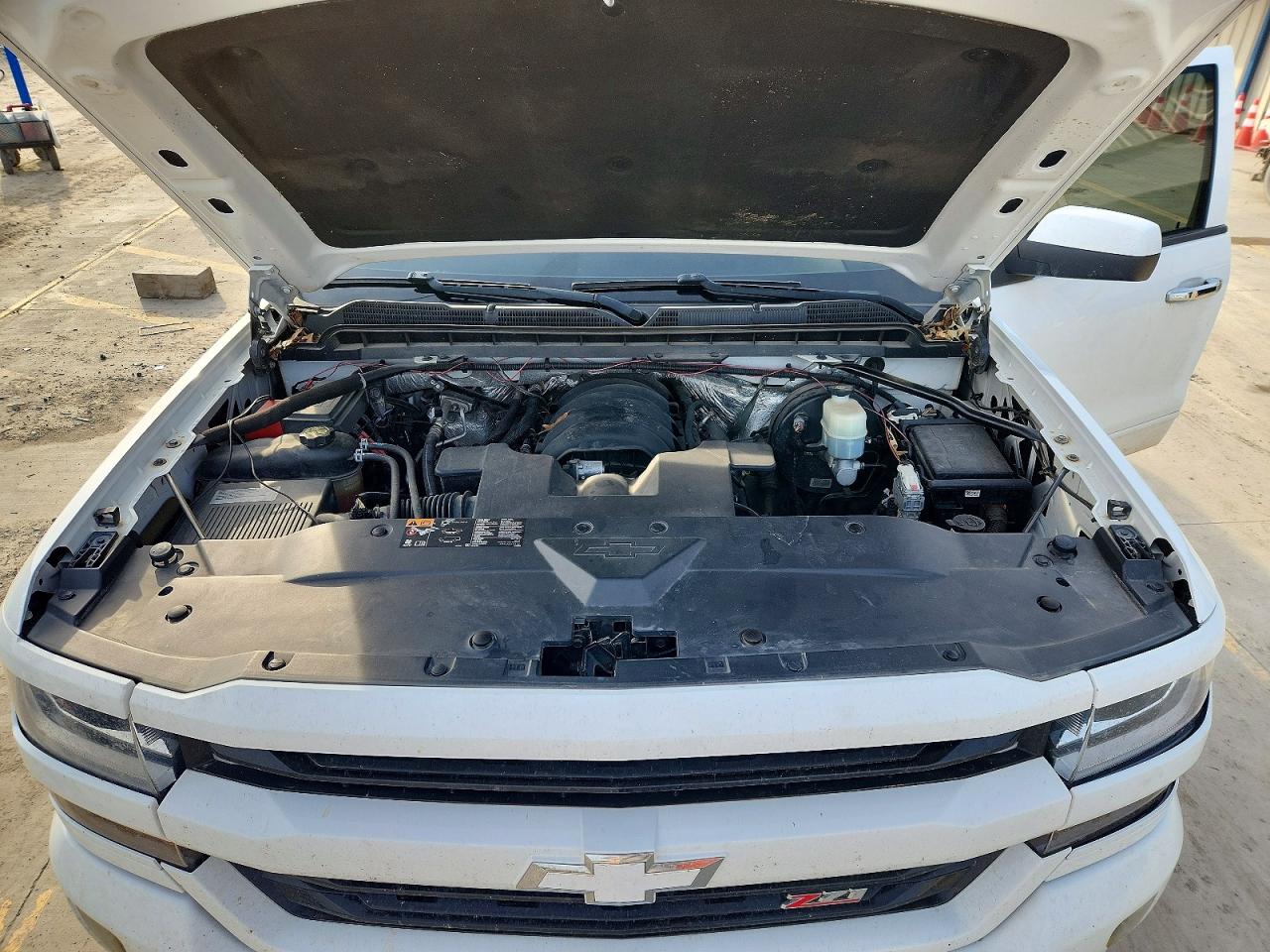 2016 CHEVROLET SILVERADO K1500 LT photo 11