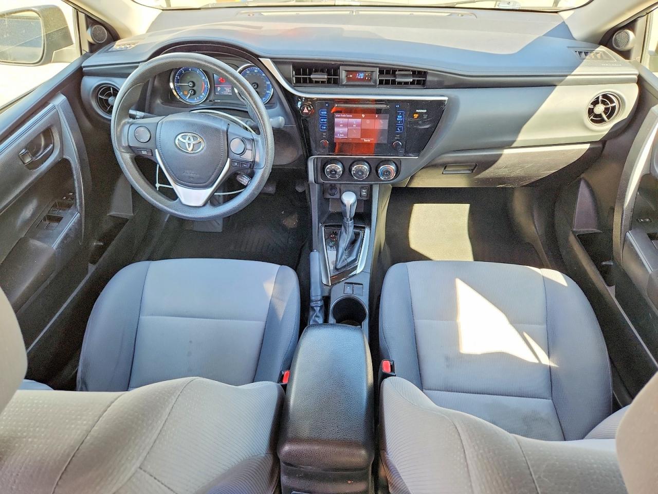 2017 TOYOTA COROLLA L photo 8