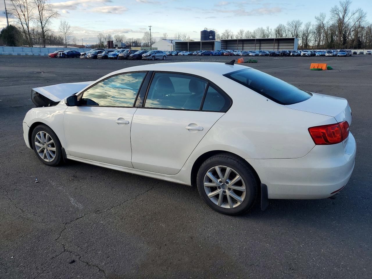 2012 VOLKSWAGEN JETTA SE photo 3
