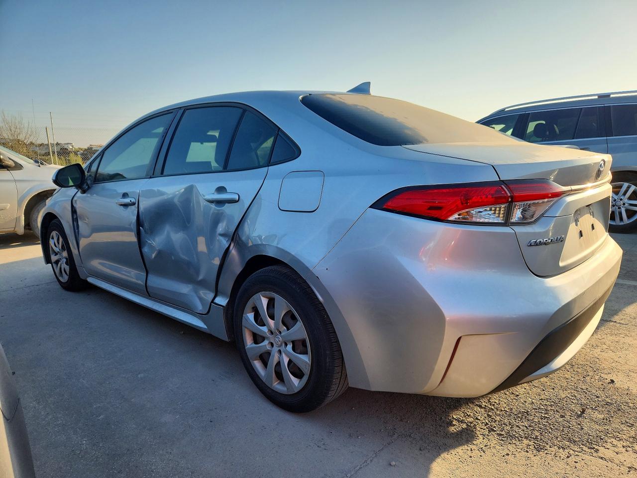 2021 TOYOTA COROLLA LE photo 4