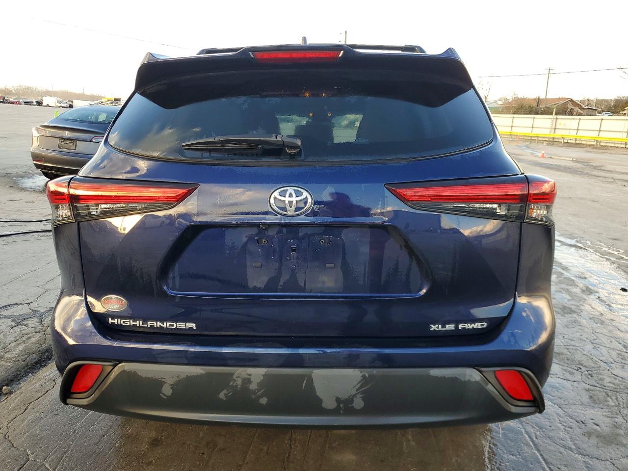 2022 TOYOTA HIGHLANDER XLE photo 11