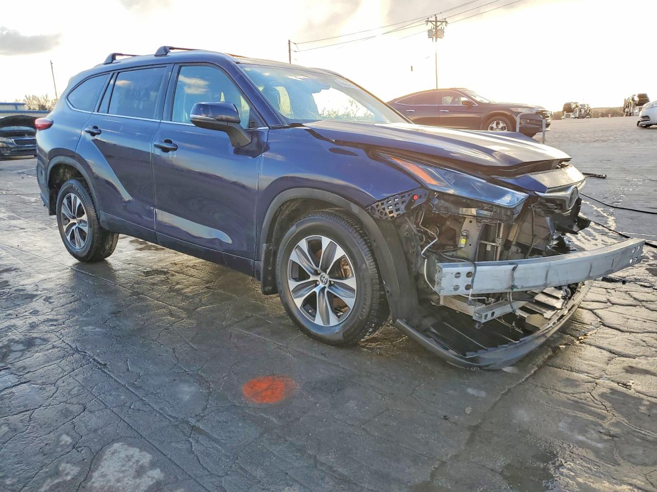 2022 TOYOTA HIGHLANDER XLE photo 7