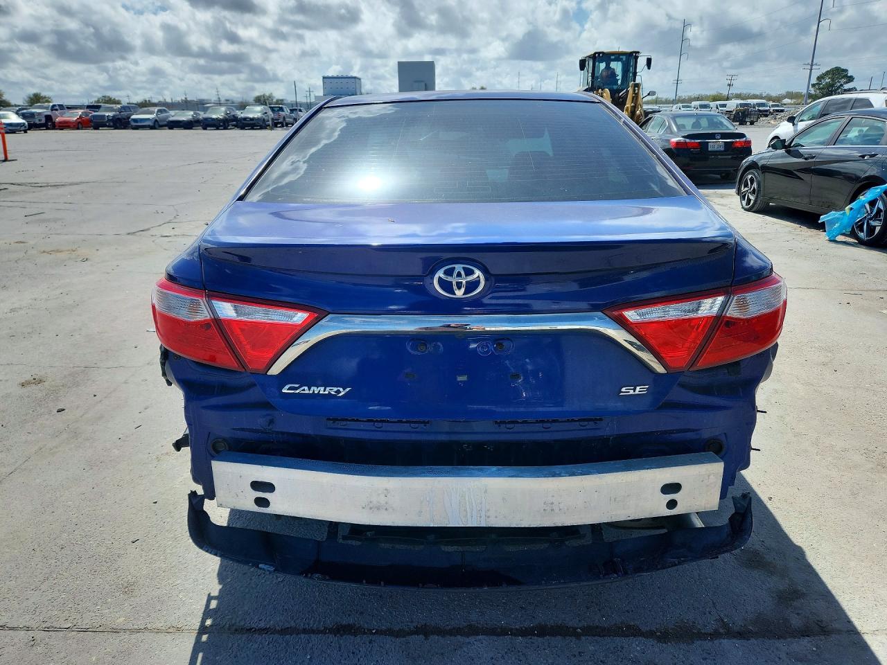 2015 TOYOTA CAMRY SE photo 6