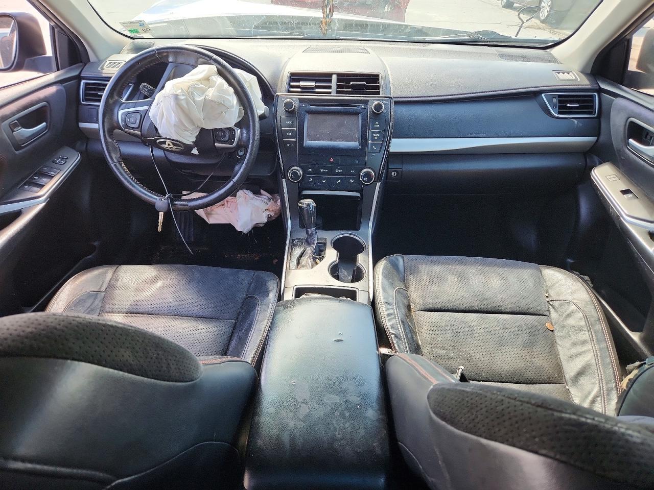 2015 TOYOTA CAMRY SE photo 8