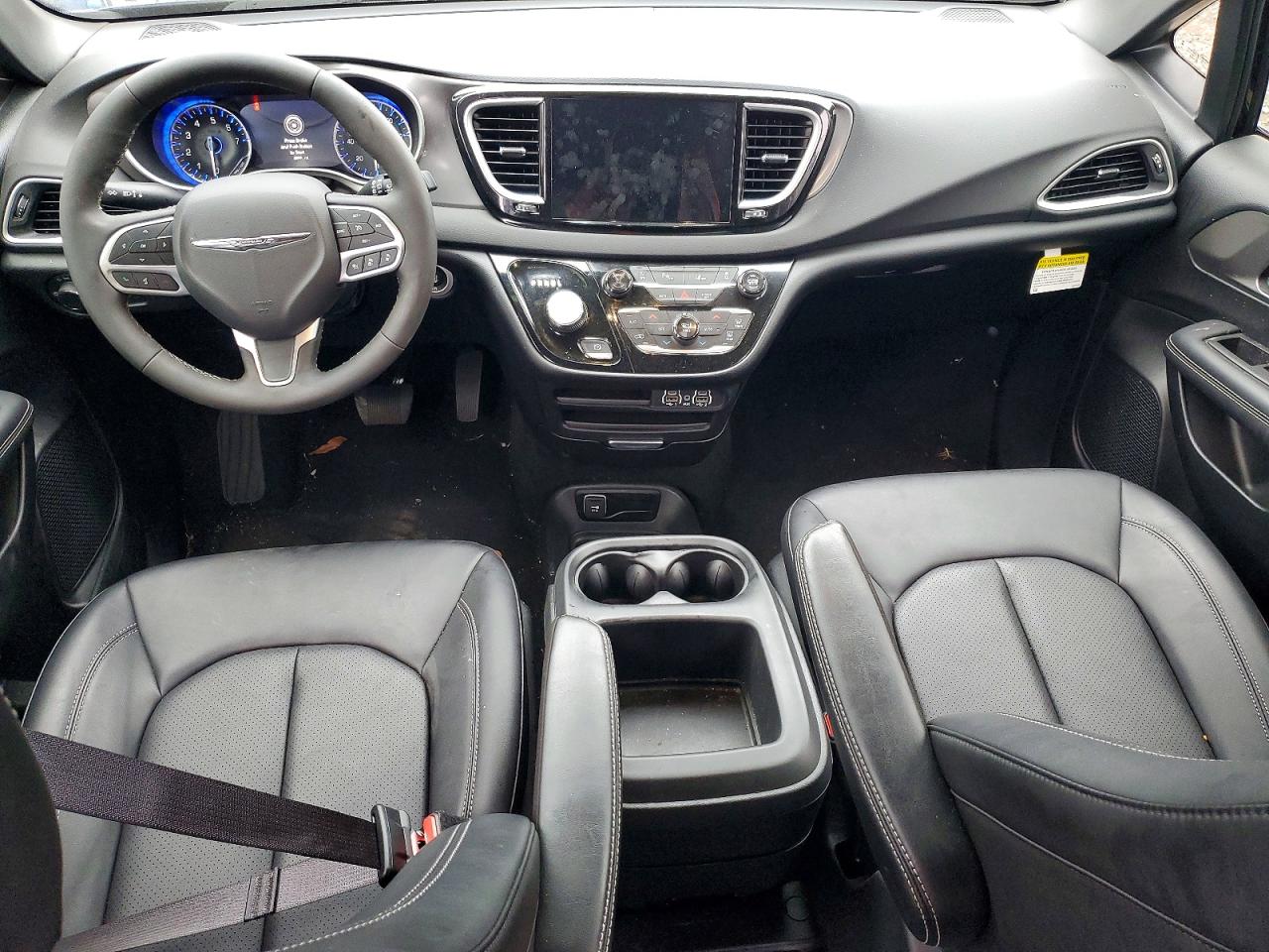 2025 CHRYSLER VOYAGER LX photo 22