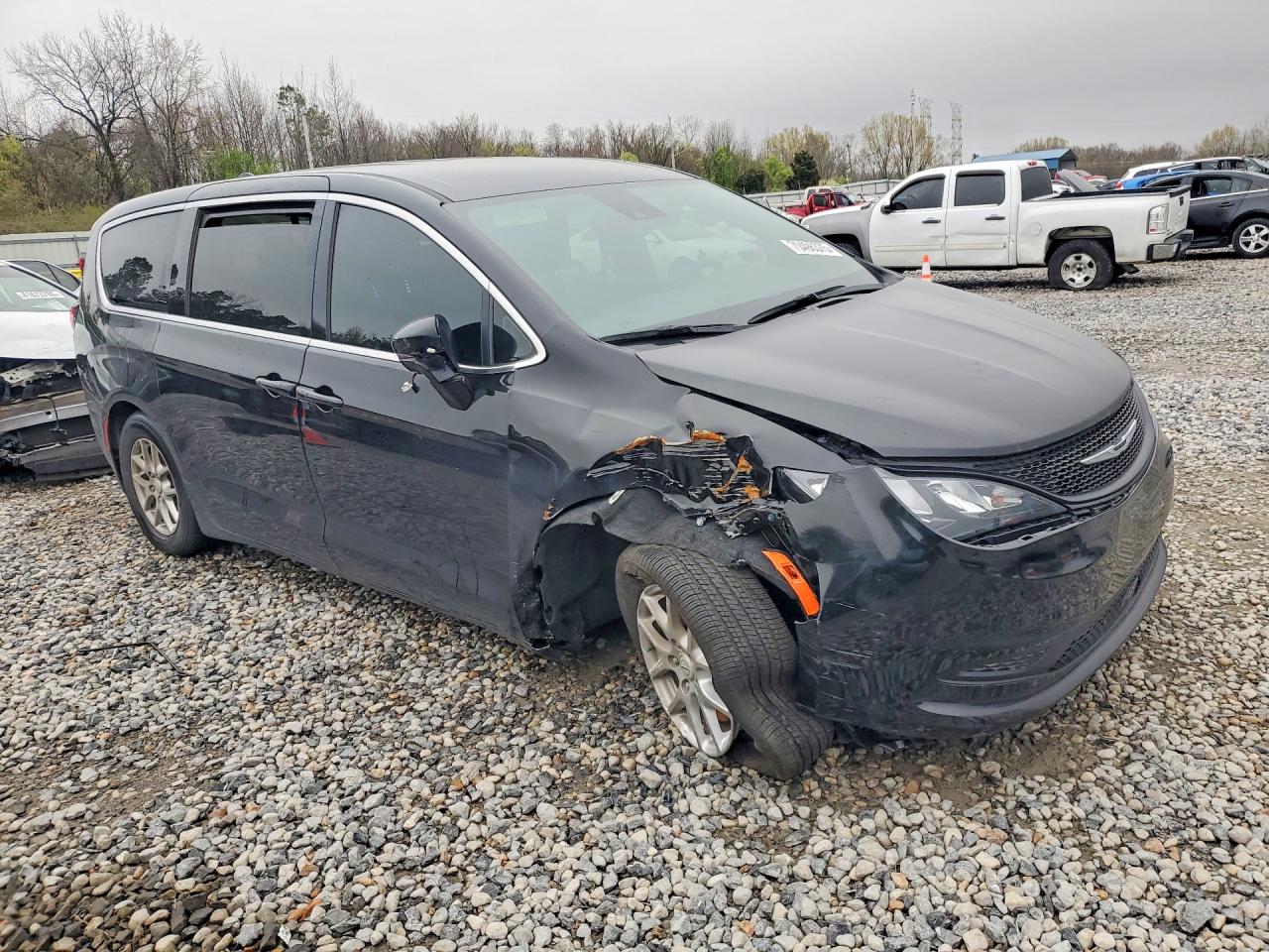 2025 CHRYSLER VOYAGER LX photo 10