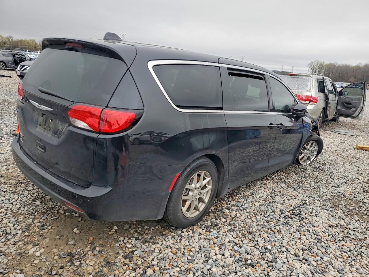 2025 CHRYSLER VOYAGER LX photo 7