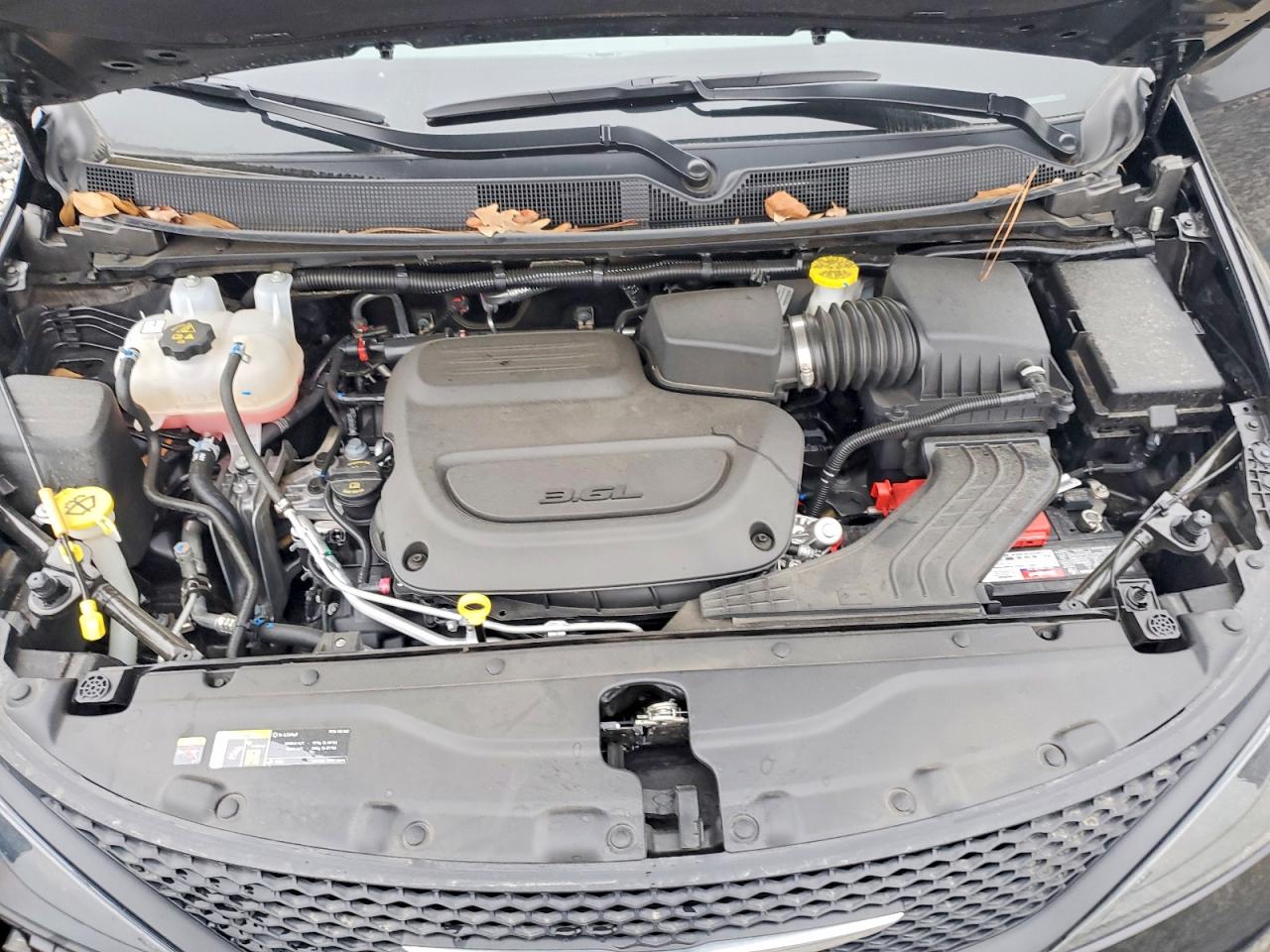 2025 CHRYSLER VOYAGER LX photo 34