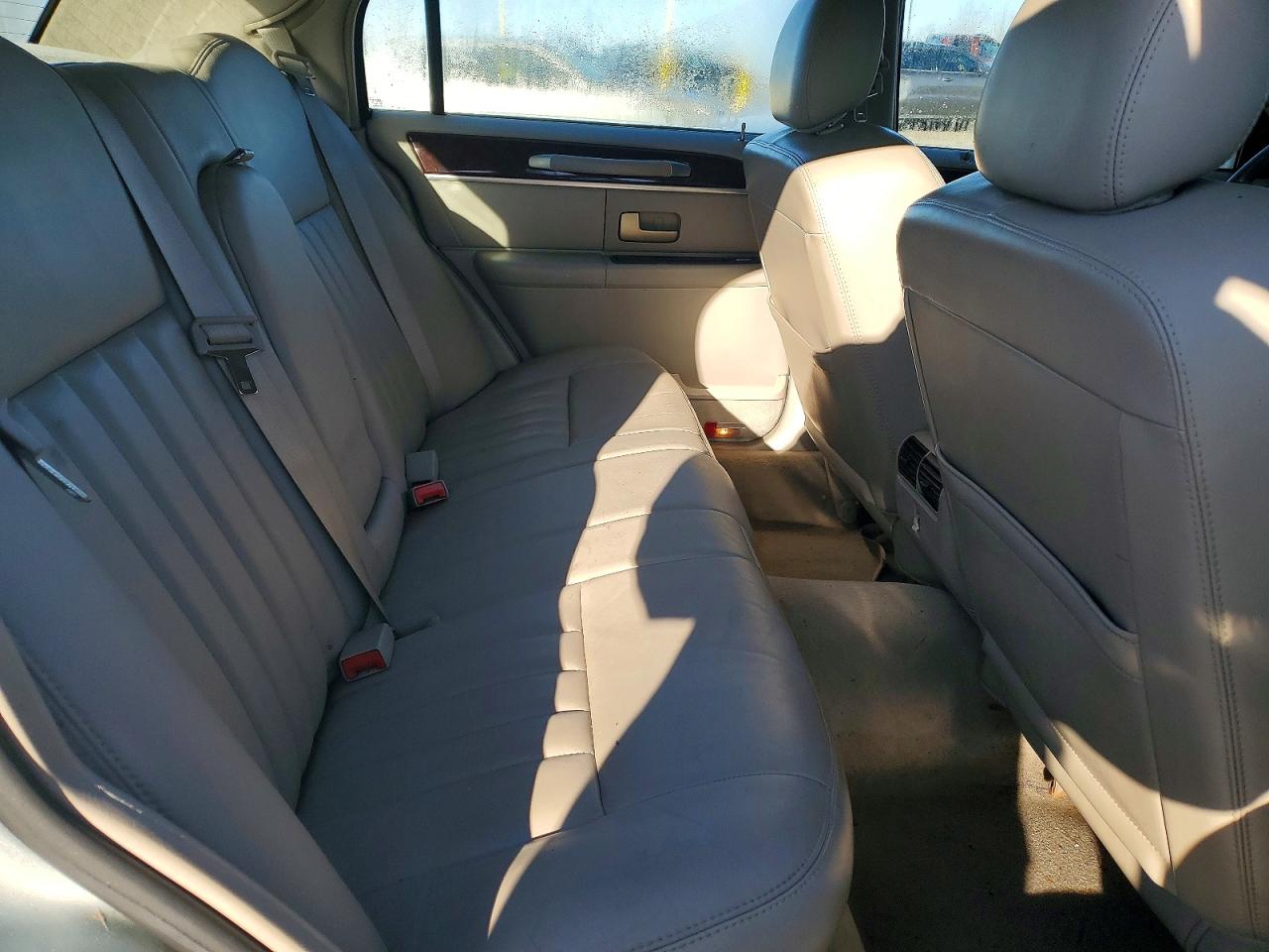 2007 LINCOLN TOWN CAR SIGNATURE photo 19