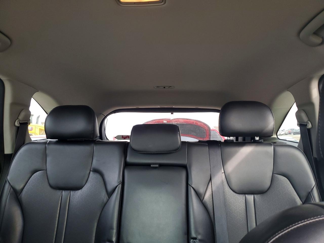 2022 KIA SORENTO S photo 28