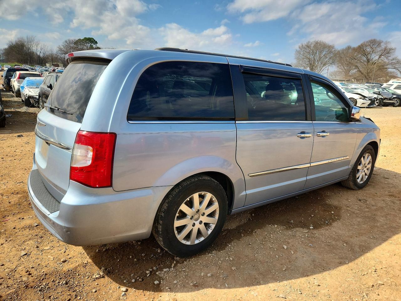 2012 CHRYSLER TOWN & COUNTRY TOURING L photo 7