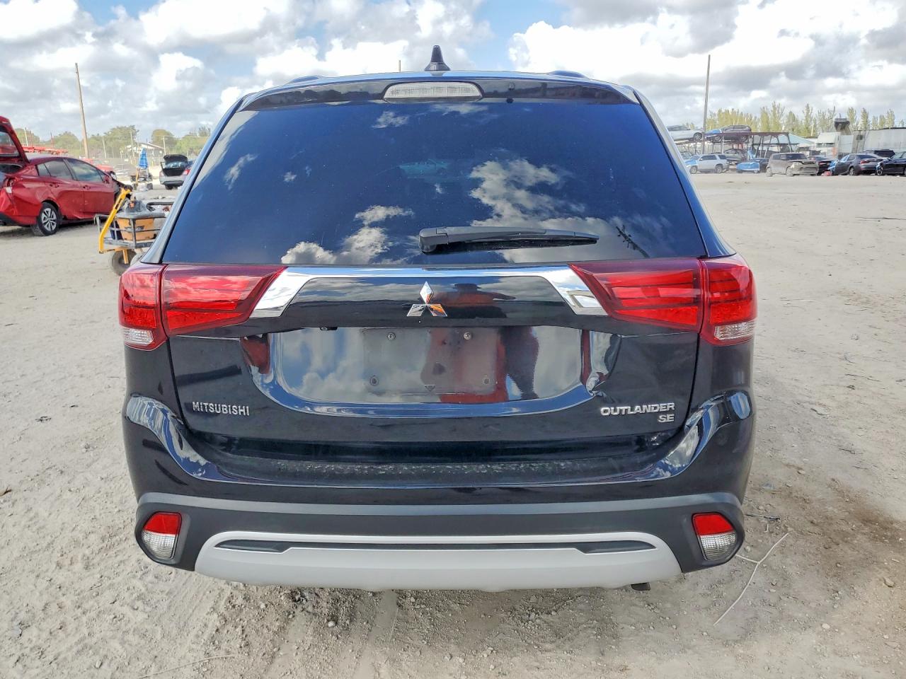 2019 MITSUBISHI OUTLANDER SE photo 11