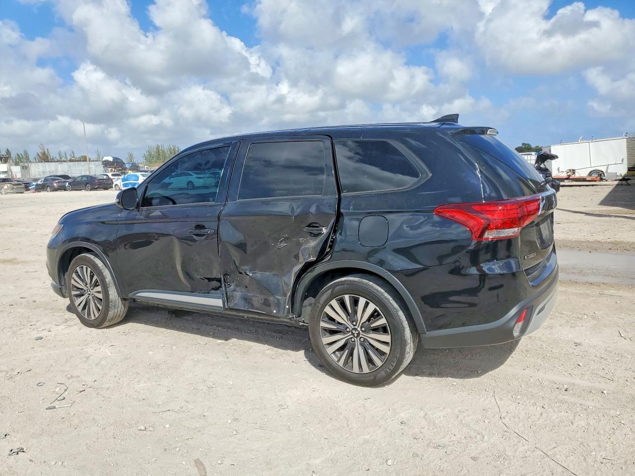 2019 MITSUBISHI OUTLANDER SE photo 3