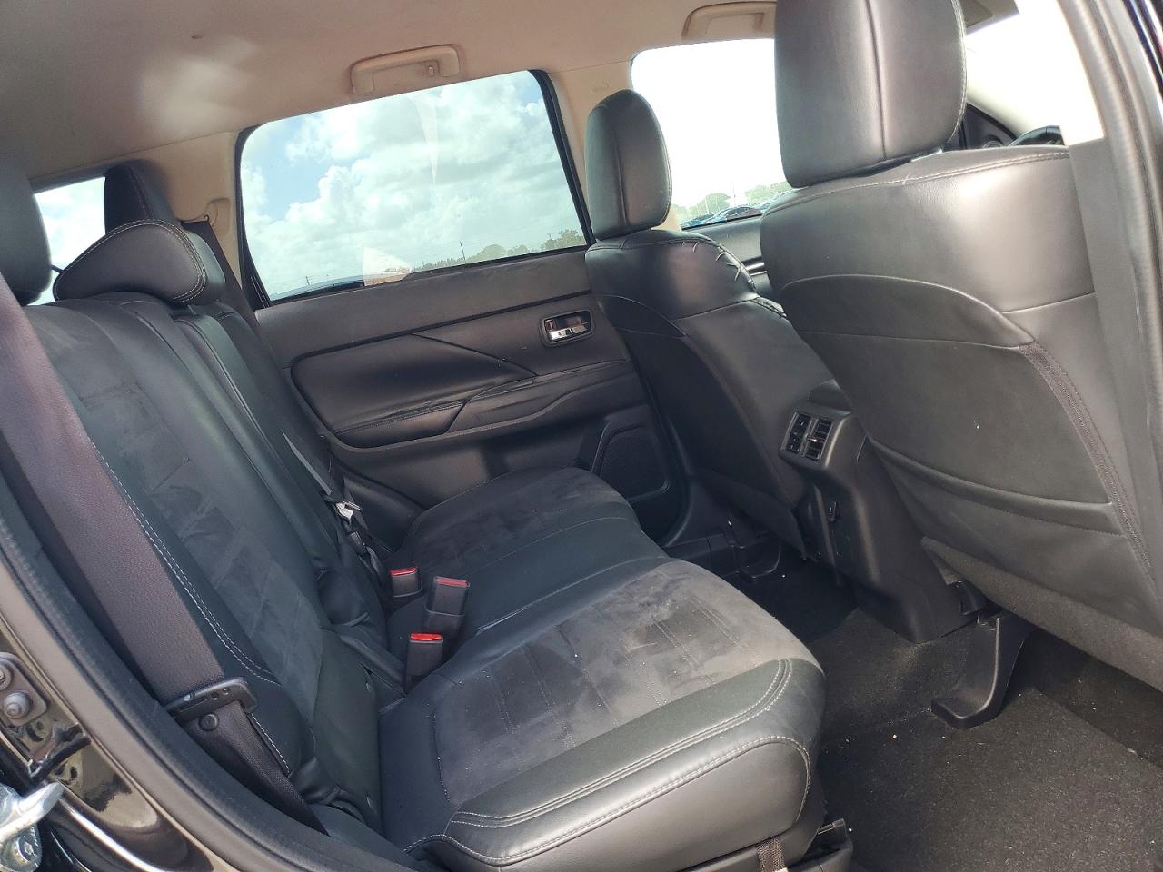 2019 MITSUBISHI OUTLANDER SE photo 21