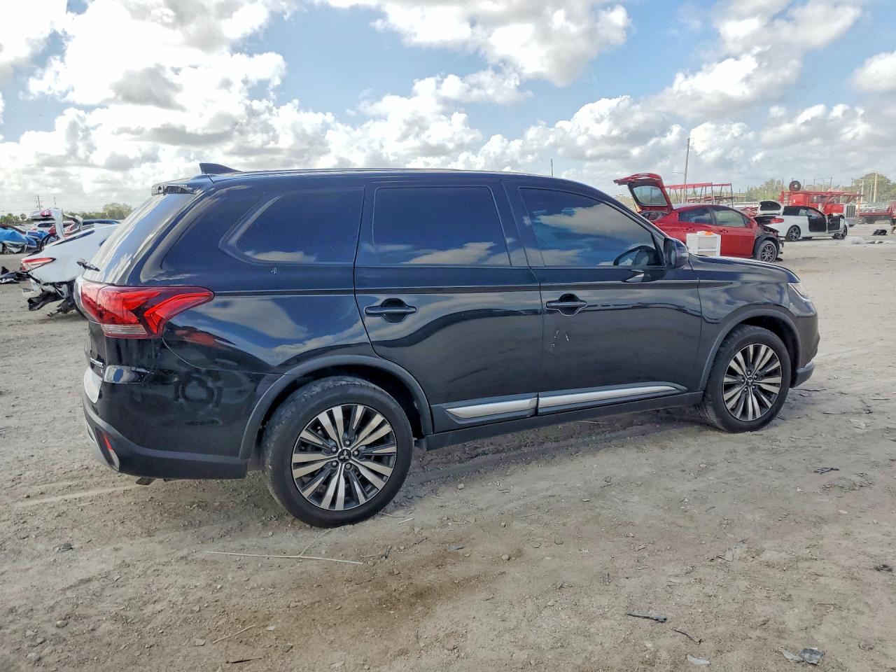 2019 MITSUBISHI OUTLANDER SE photo 5