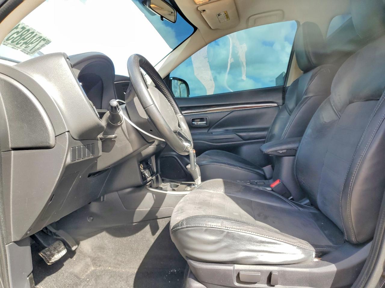 2019 MITSUBISHI OUTLANDER SE photo 13