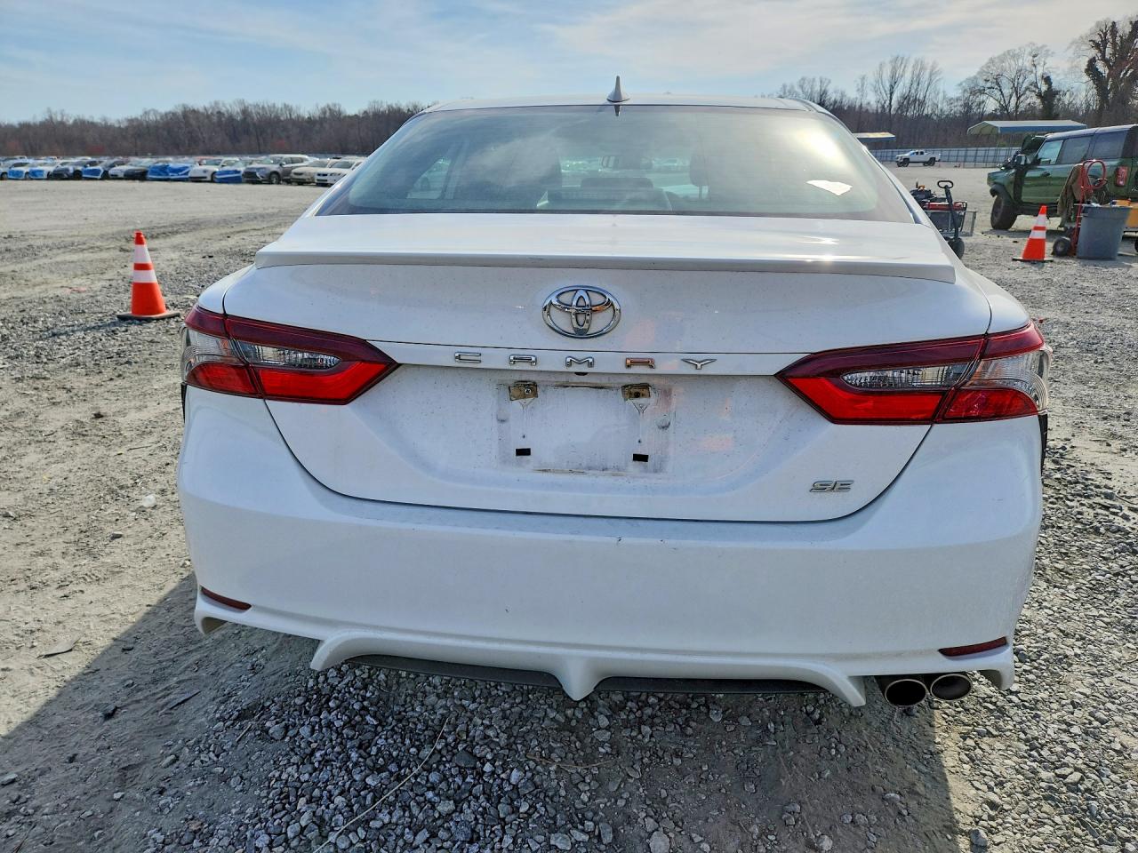 2021 TOYOTA CAMRY SE photo 16