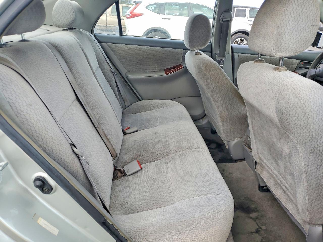 2004 TOYOTA COROLLA LE photo 10
