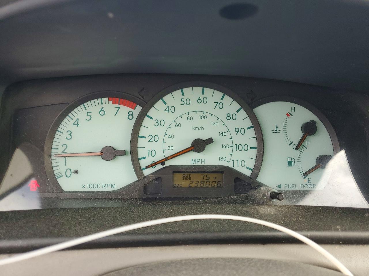 2004 TOYOTA COROLLA LE photo 9