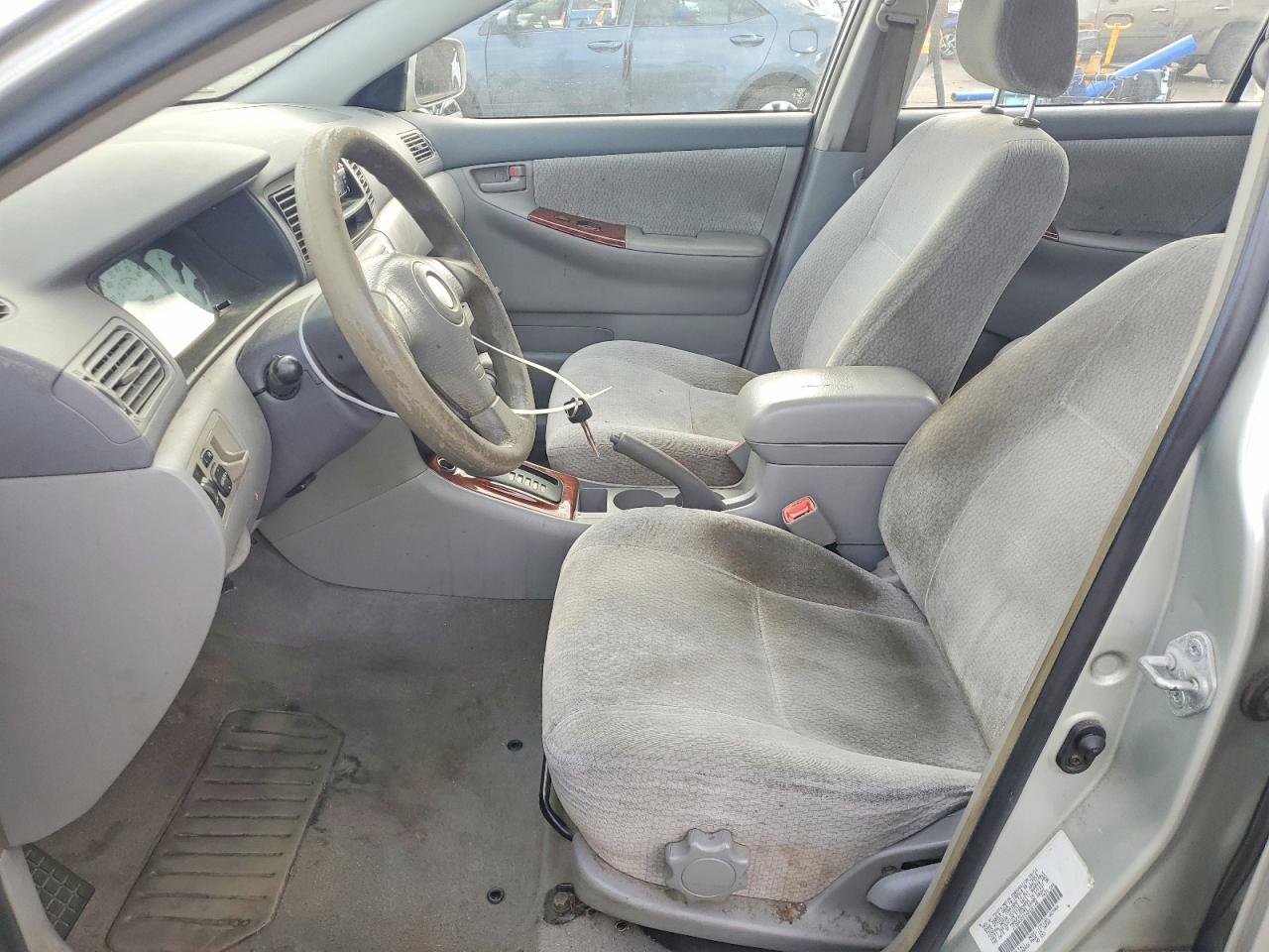 2004 TOYOTA COROLLA LE photo 7