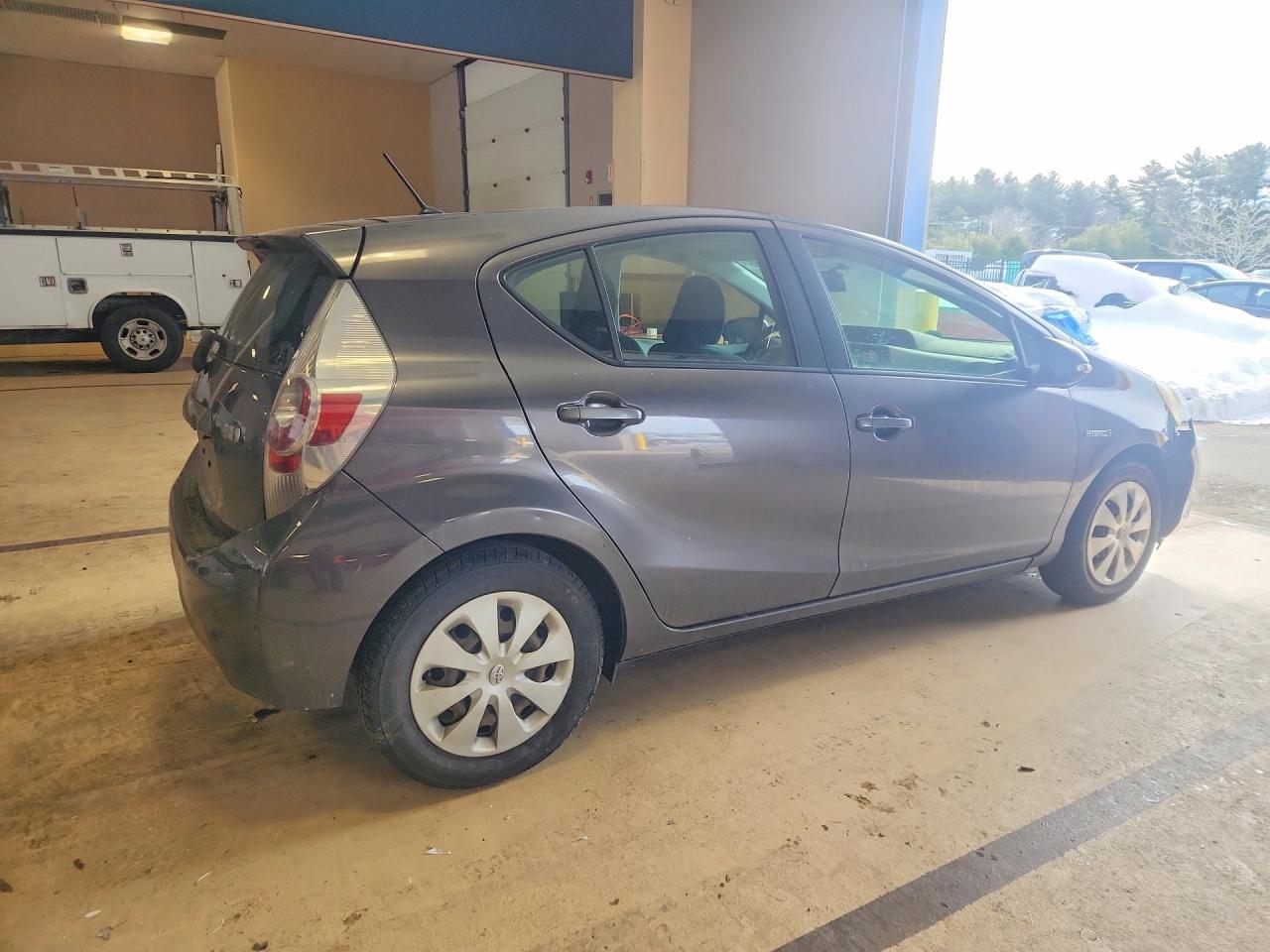 2012 TOYOTA PRIUS C TWO photo 5
