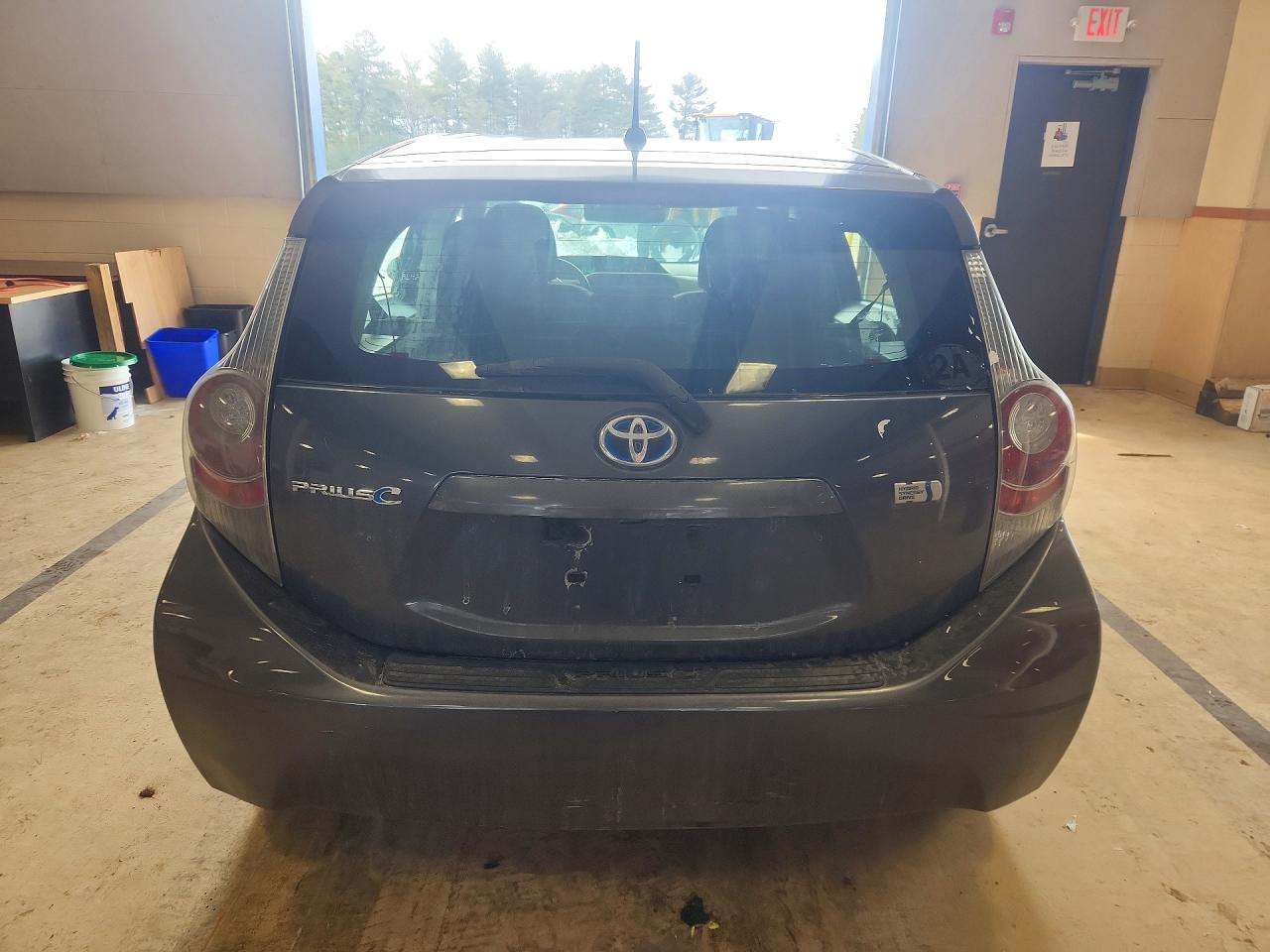2012 TOYOTA PRIUS C TWO photo 11