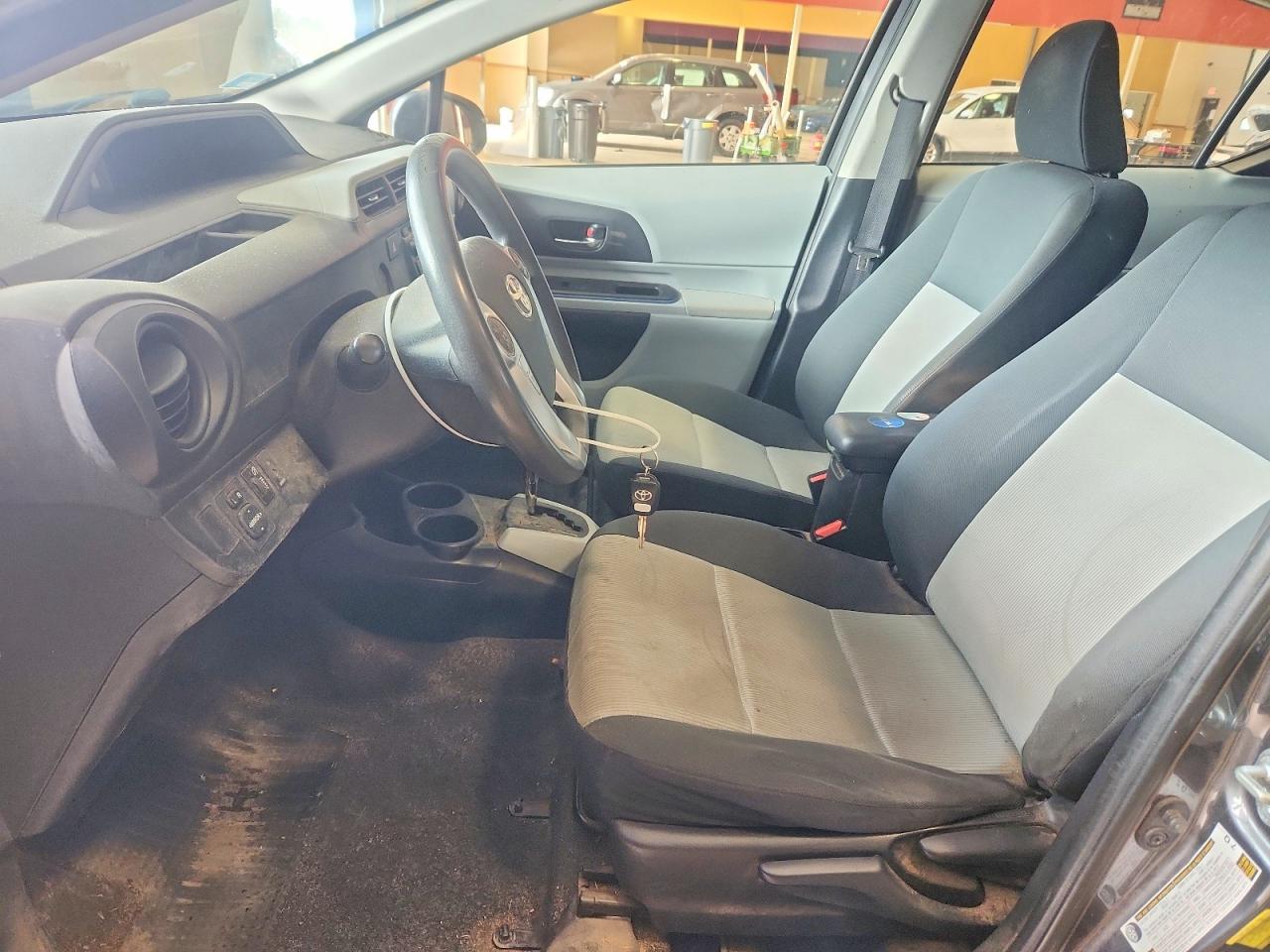 2012 TOYOTA PRIUS C TWO photo 13