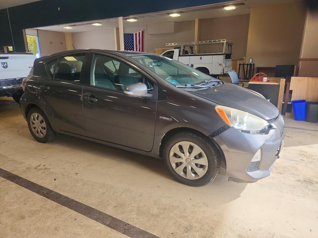2012 TOYOTA PRIUS C TWO photo 7