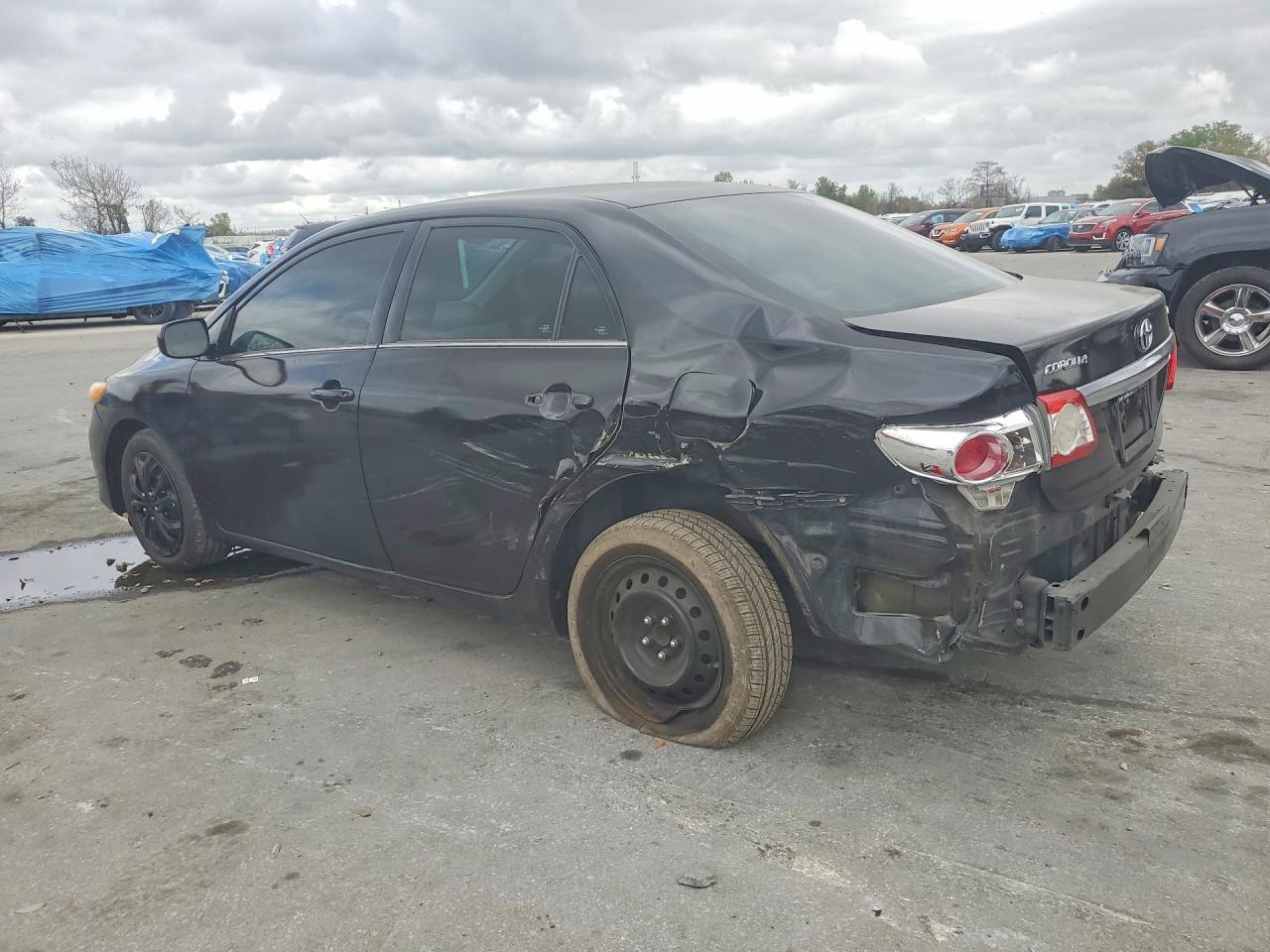 2013 TOYOTA COROLLA LE photo 3
