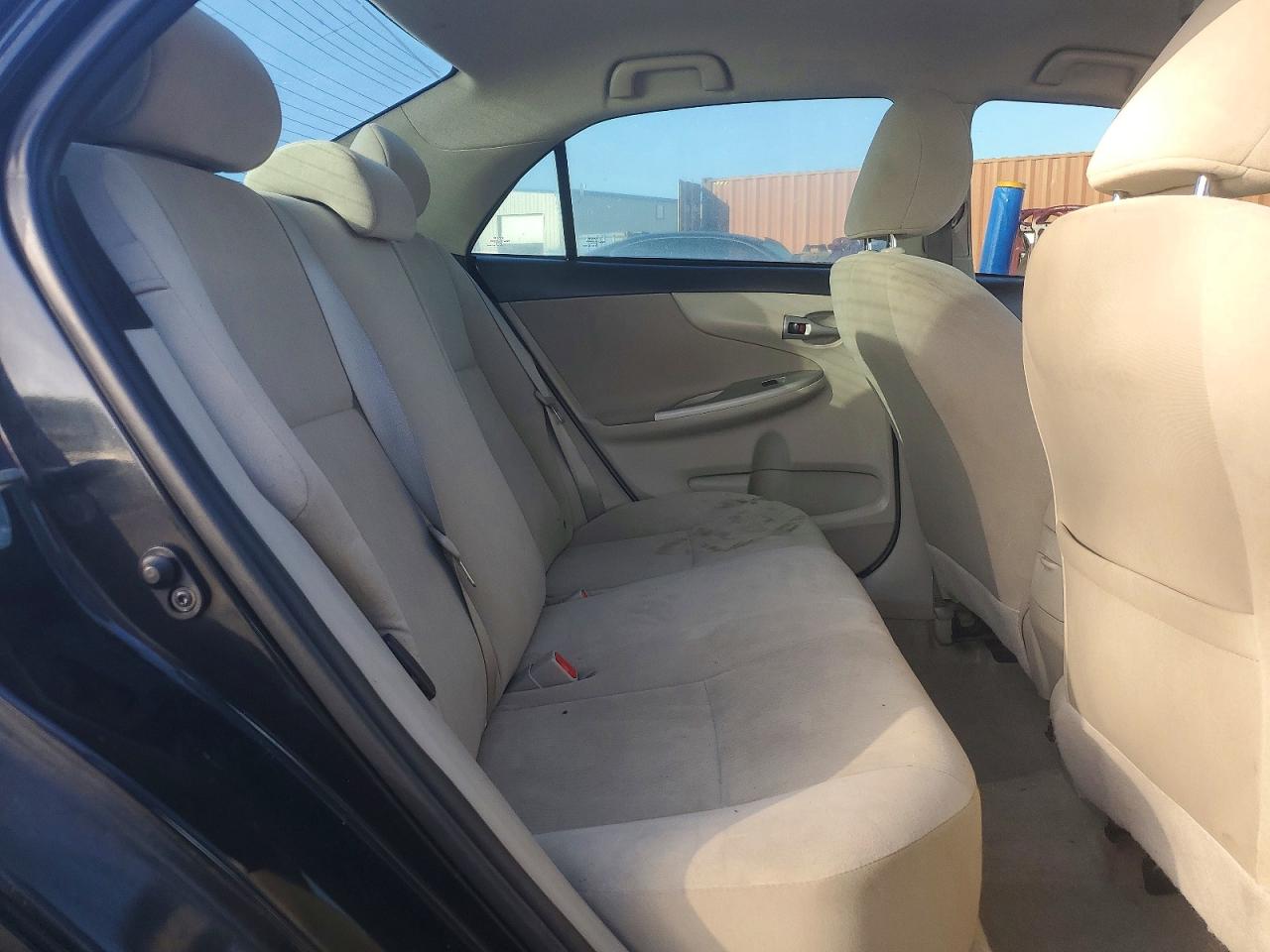 2013 TOYOTA COROLLA LE photo 19