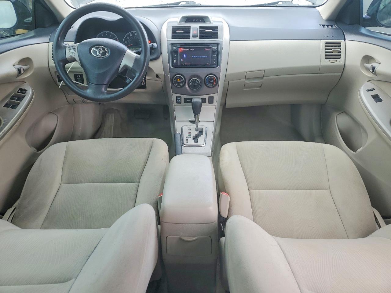 2013 TOYOTA COROLLA LE photo 15