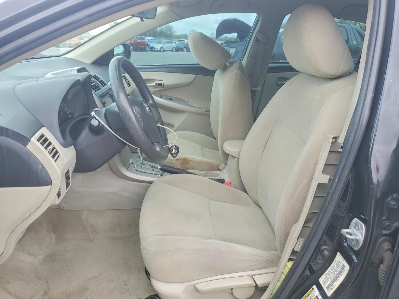 2013 TOYOTA COROLLA LE photo 13
