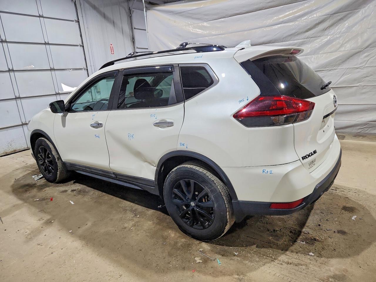 2018 NISSAN ROGUE SV photo 4