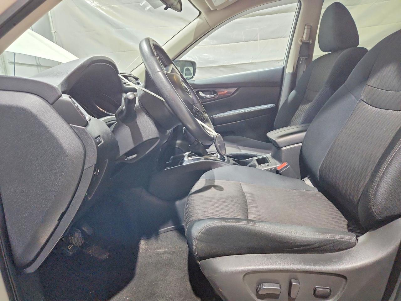 2018 NISSAN ROGUE SV photo 19