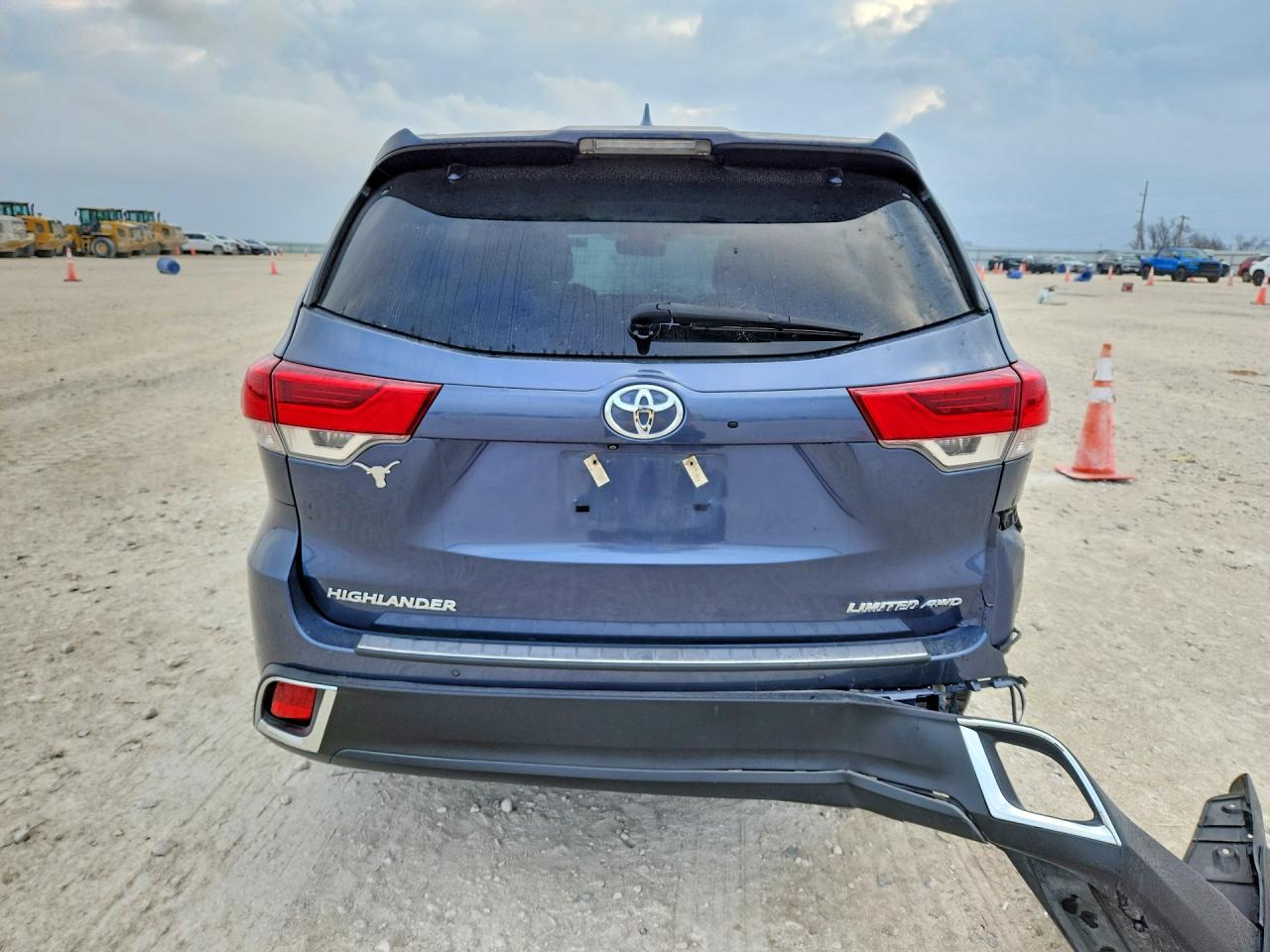 2019 TOYOTA HIGHLANDER LIMITED PLATINUM photo 6