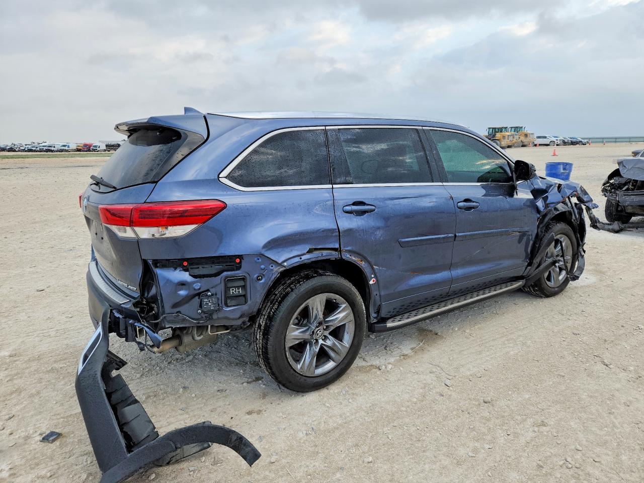 2019 TOYOTA HIGHLANDER LIMITED PLATINUM photo 3