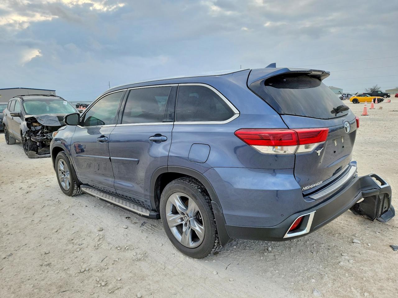 2019 TOYOTA HIGHLANDER LIMITED PLATINUM photo 2