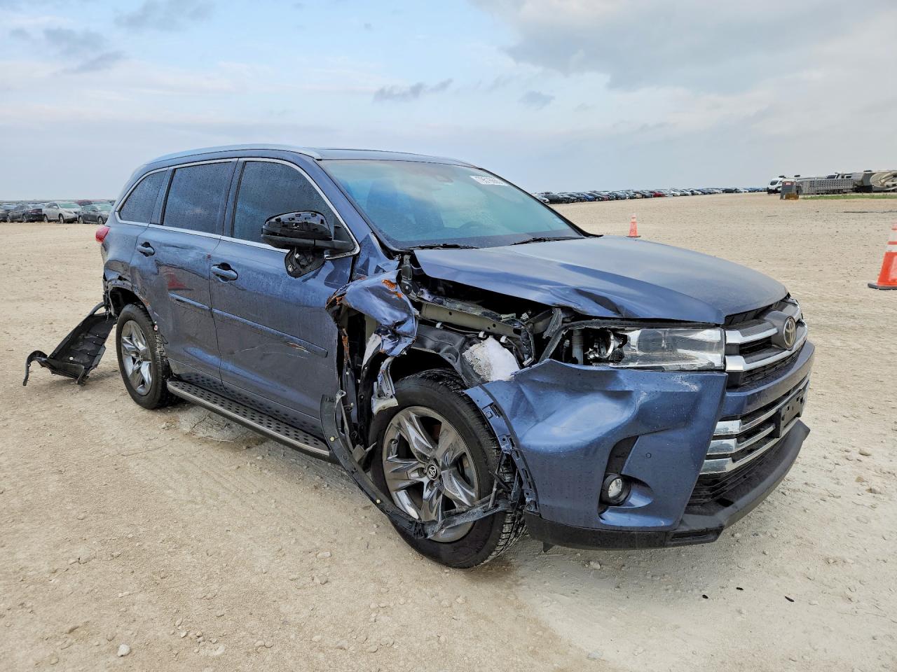 2019 TOYOTA HIGHLANDER LIMITED PLATINUM photo 4