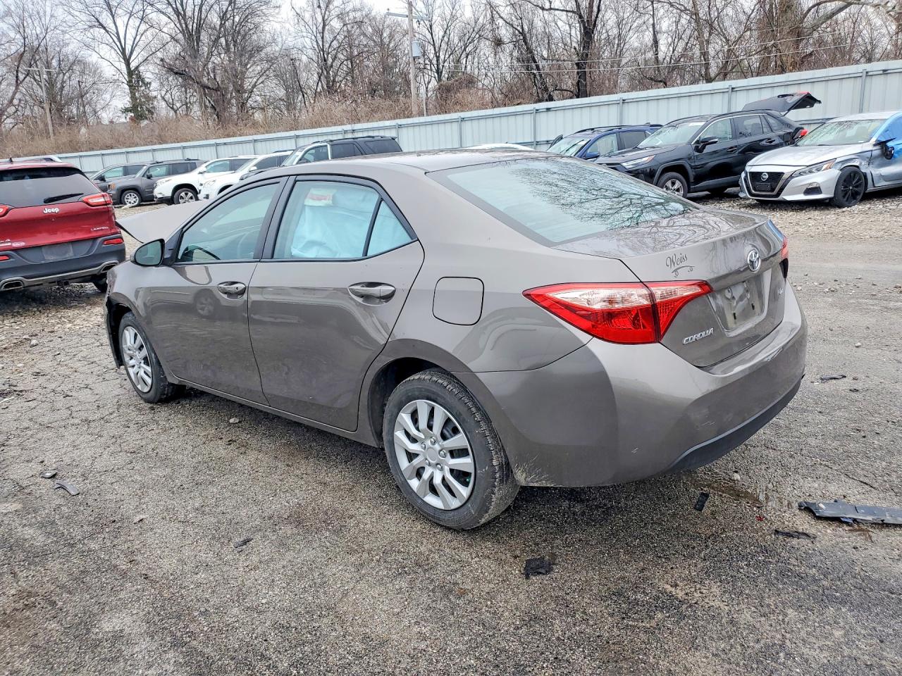 2017 TOYOTA COROLLA LE photo 4